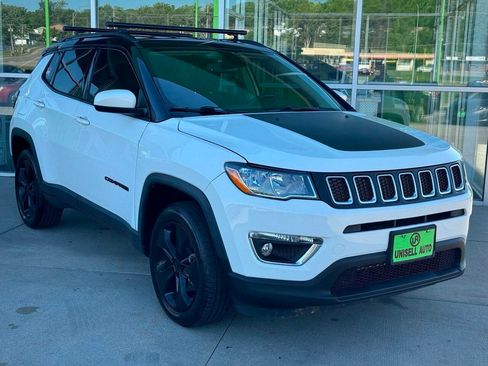 Used 2018 Jeep Compass Latitude w/ Popular Equipment Group AWD/4WD image 2