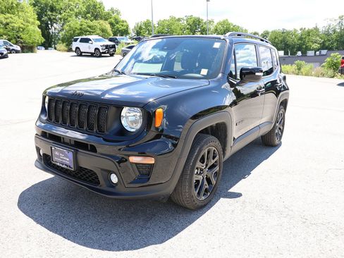 Used 2022 Jeep Renegade Altitude w/ Convenience Group AWD/4WD image 3
