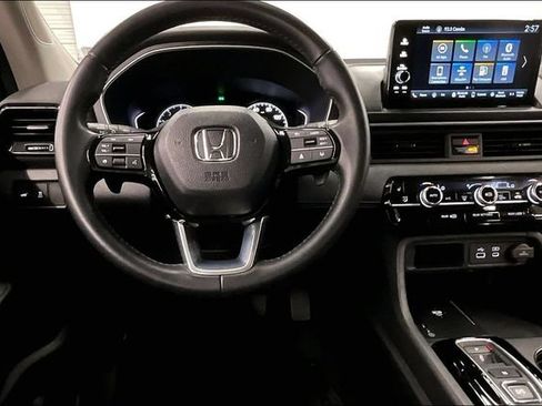 Used 2025 Honda Pilot EX-L image 6