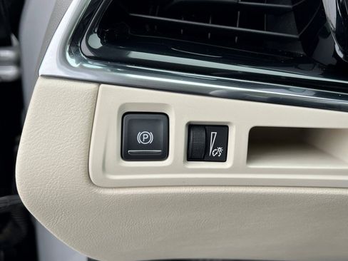 Used 2020 Cadillac XT6 Premium Luxury w/ LPO, Floor Liner Package image 33