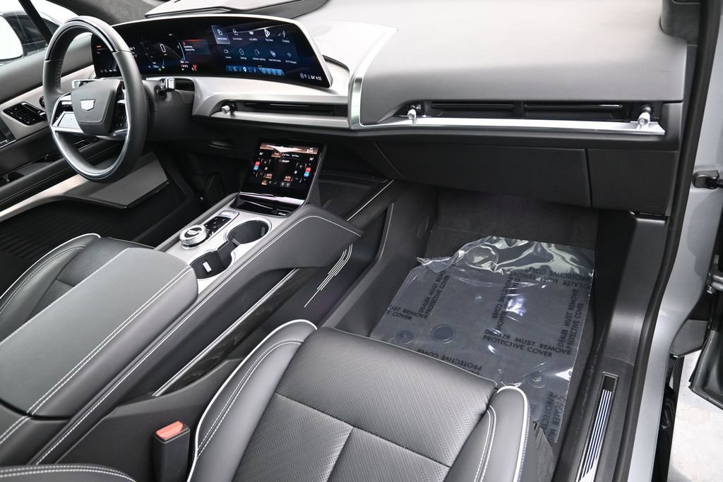 Used 2026 Cadillac Vistiq Platinum w/ LPO, Floor Liner Package AWD/4WD image 33