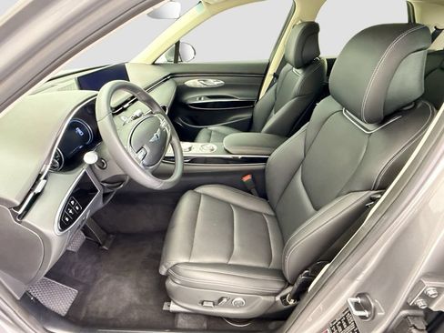Used 2025 Genesis GV70 2.5T AWD/4WD image 18