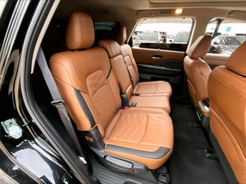 Certified 2025 Nissan Pathfinder Platinum w/ Cargo Package AWD/4WD image 20