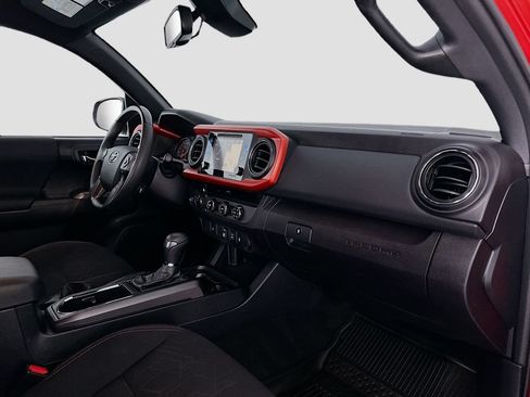 Used 2018 Toyota Tacoma TRD Sport AWD/4WD image 26