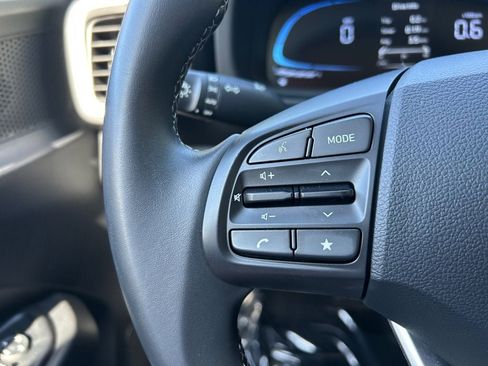 Used 2025 Hyundai Venue SEL FWD image 15