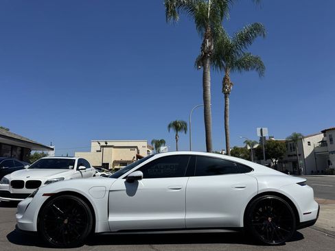 Used 2021 Porsche Taycan image 2