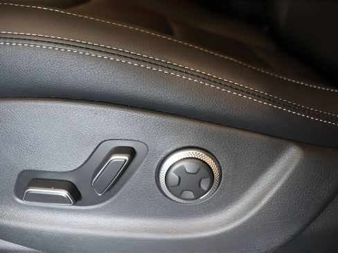 Certified 2026 Genesis GV70 2.5T Select AWD/4WD image 9