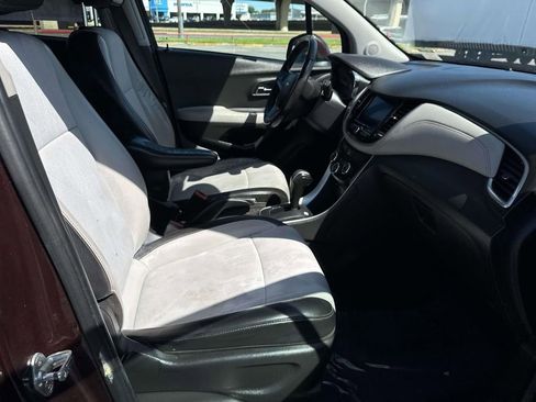 Used 2021 Chevrolet Trax LT w/ Driver Confidence Package FWD image 18