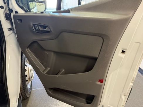 Used 2022 Ford Transit 350 DRW RWD image 26