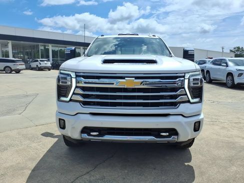 Used 2024 Chevrolet Silverado 2500 High Country w/ High Country Premium Package AWD/4WD image 2
