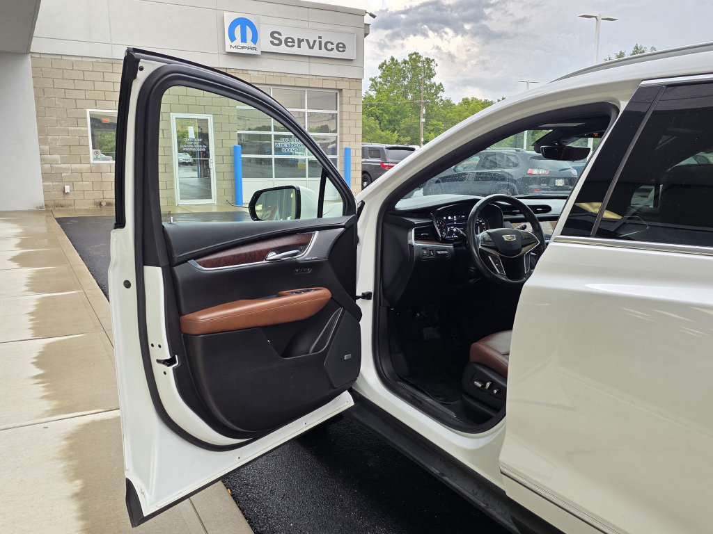 Used 2023 Cadillac XT5 Premium Luxury w/ Technology Package AWD/4WD image 20