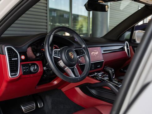 Certified 2023 Porsche Cayenne S Platinum AWD/4WD image 4