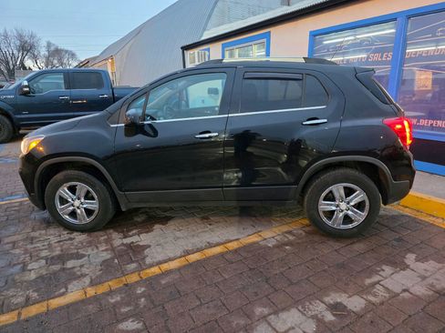 Used 2017 Chevrolet Trax LT w/ LT Convenience Package AWD/4WD image 9