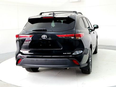 Used 2023 Toyota Highlander XLE AWD/4WD image 5