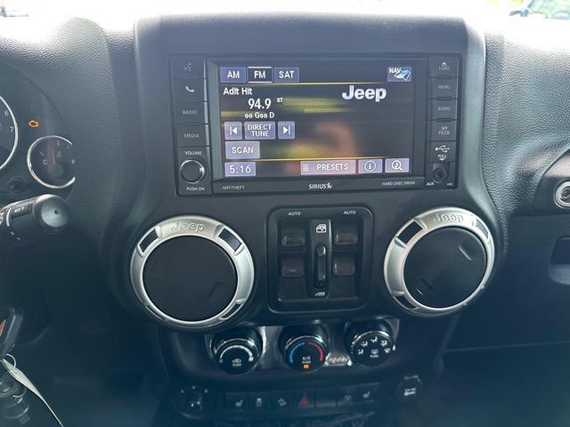 Used 2016 Jeep Wrangler Unlimited Rubicon w/ Connectivity Group AWD/4WD image 16