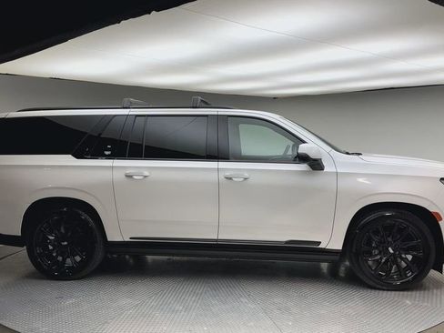 Used 2023 Cadillac Escalade ESV Sport w/ LPO, ONYX Package AWD/4WD image 9