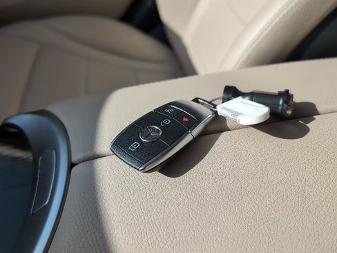 Used 2020 Mercedes-Benz C 300 Sedan image 30