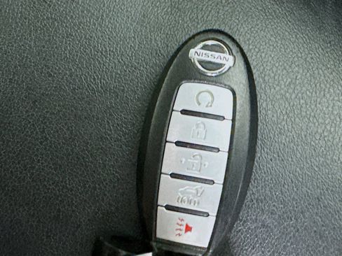 Used 2013 Nissan Pathfinder SL FWD image 39