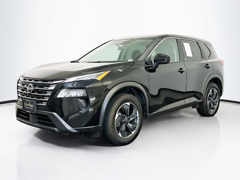 Used 2025 Nissan Rogue SV image 3