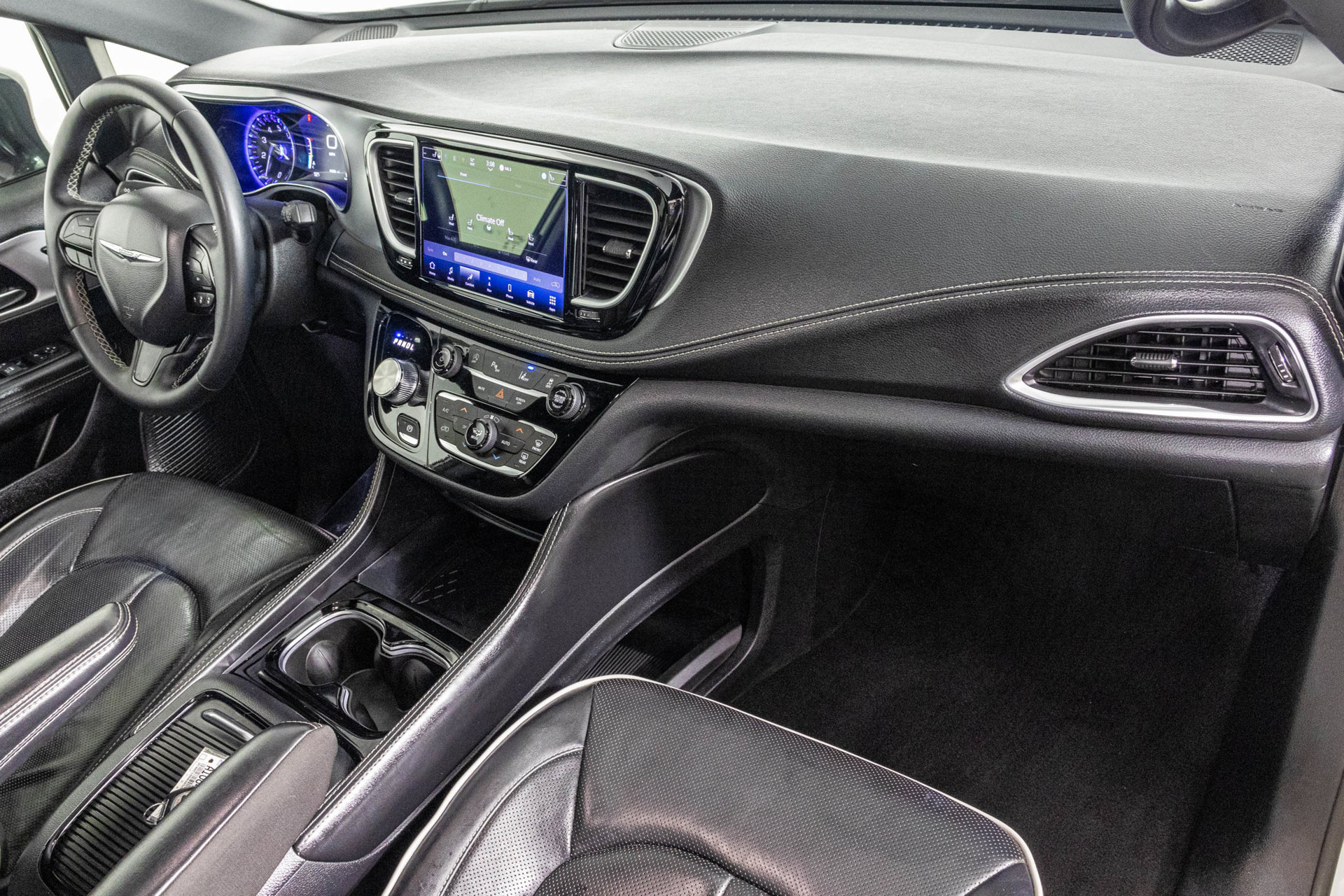 Used 2025 Chrysler Pacifica Limited FWD image 46