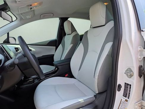 Used 2022 Toyota Prius Prime XLE FWD image 19