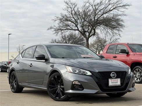 Used 2022 Nissan Altima 2.5 SR w/ Midnight Edition Package image 2