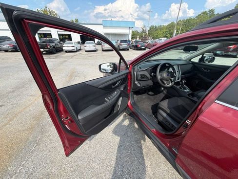 Used 2025 Subaru Outback Premium AWD/4WD image 13