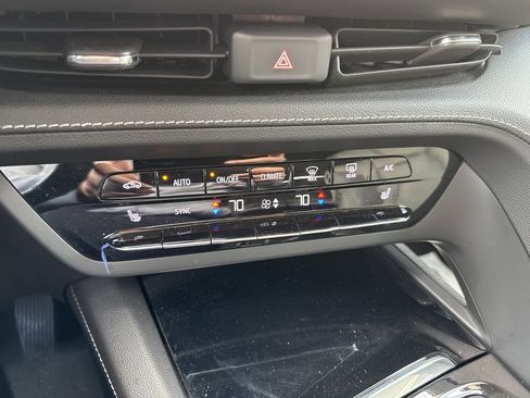 Used 2023 Buick Envision Essence image 19