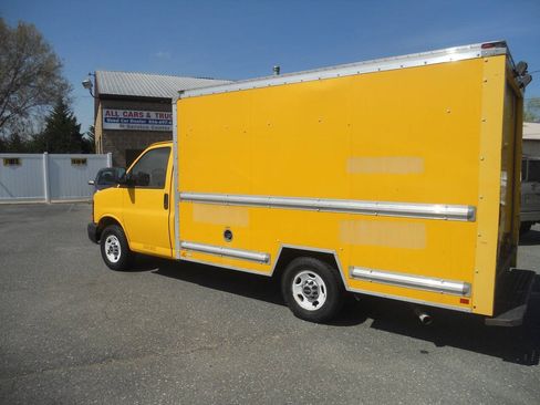 Used 2011 GMC Savana 3500 RWD image 14