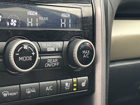 Used 2019 Subaru Ascent Touring image 4