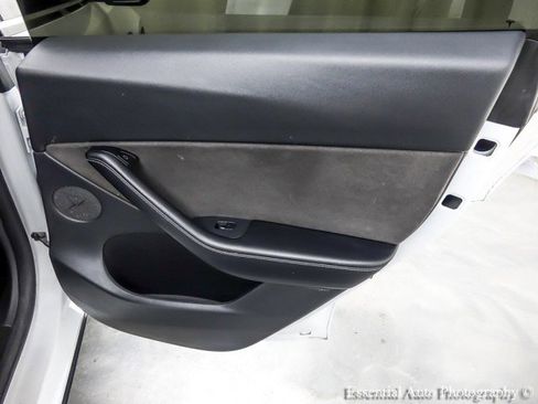 Used 2021 Tesla Model Y Long Range image 40