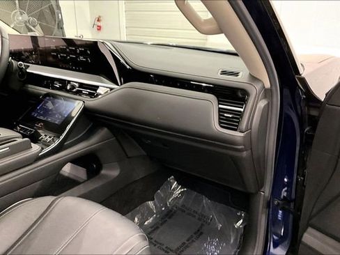 Used 2025 INFINITI QX80 Sensory AWD/4WD image 19