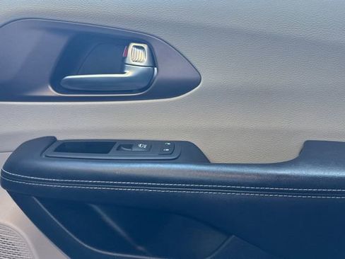 Used 2022 Chrysler Voyager LX FWD image 23