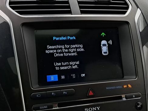 Used 2017 Ford Explorer Limited w/ Equipment Group 301A FWD image 13