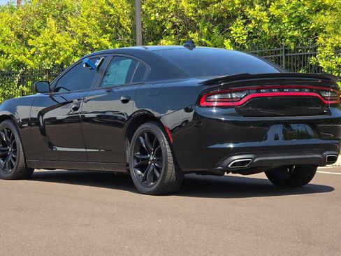 Used 2017 Dodge Charger R/T w/ Blacktop Package RWD image 6