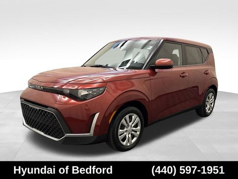 Used 2023 Kia Soul LX FWD image 1