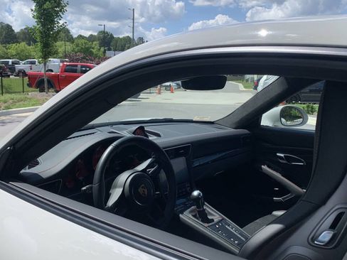 Used 2018 Porsche 911 GT3 RWD image 96