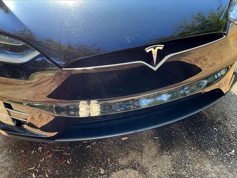 Used 2017 Tesla Model X 90D image 28