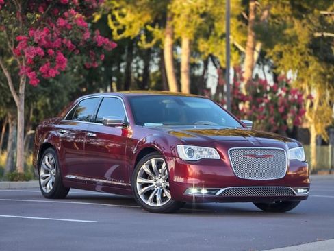 Used 2018 Chrysler 300 Touring w/ Chrome Appearance Package RWD image 1