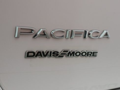 Used 2023 Chrysler Pacifica Limited FWD image 37