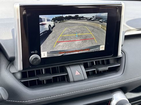 Used 2025 Toyota RAV4 XLE w/ Convenience Package FWD image 18