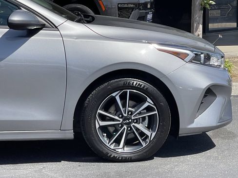 Used 2022 Kia Forte LXS FWD image 4