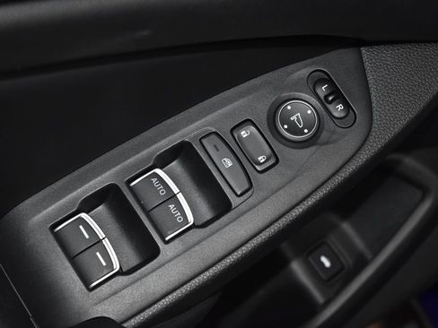 Used 2018 Honda Accord Sport image 5