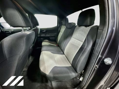 Used 2022 Toyota Tacoma TRD Off-Road w/ Technology Package AWD/4WD image 24