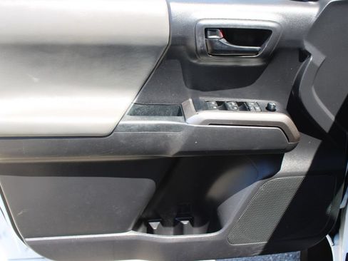 Used 2022 Toyota Tacoma SR5 RWD image 29
