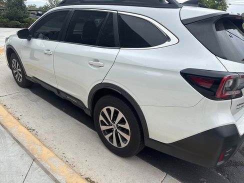 Used 2022 Subaru Outback Premium image 2