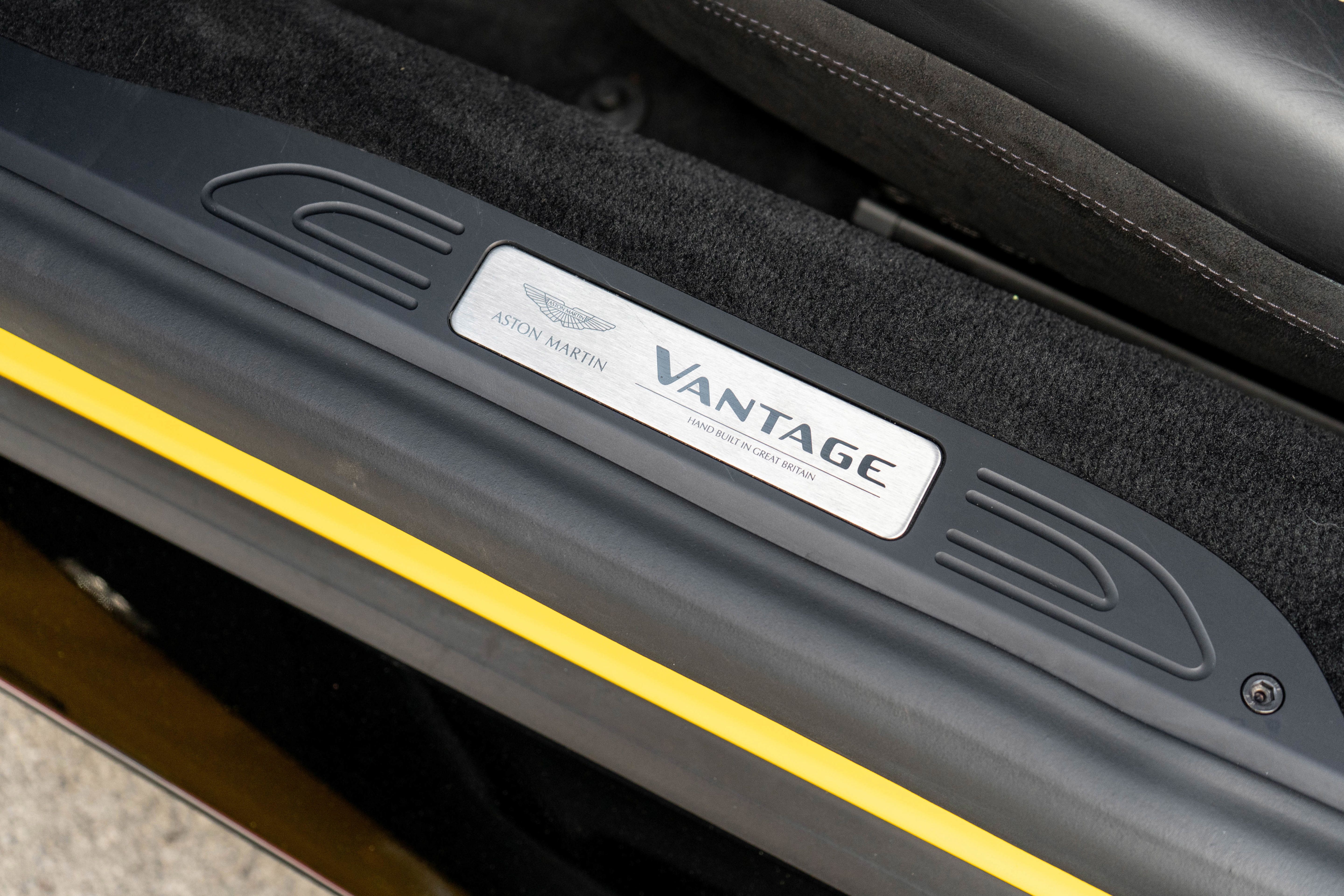 Used 2023 Aston Martin V8 Vantage Coupe RWD image 15