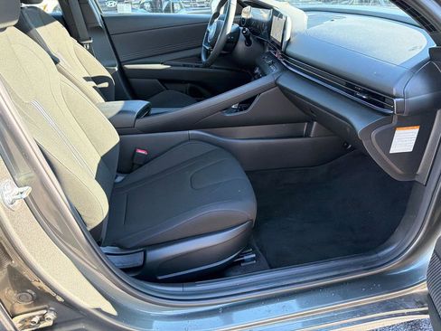 Used 2025 Hyundai Elantra SEL w/ Cargo Package FWD image 13