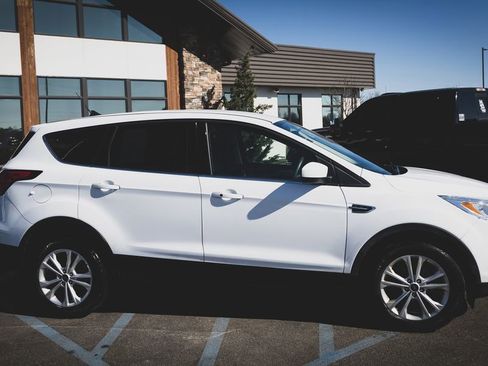 Used 2019 Ford Escape SE image 23