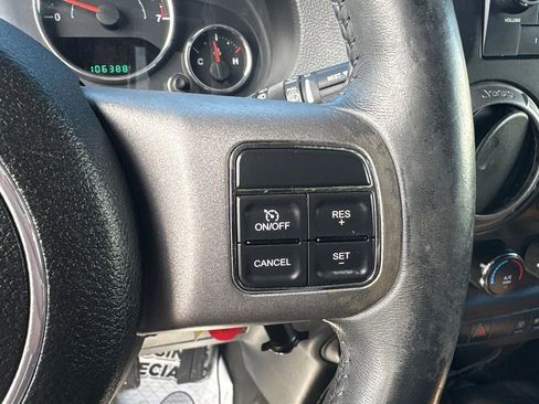 Used 2013 Jeep Wrangler Unlimited Sahara image 21